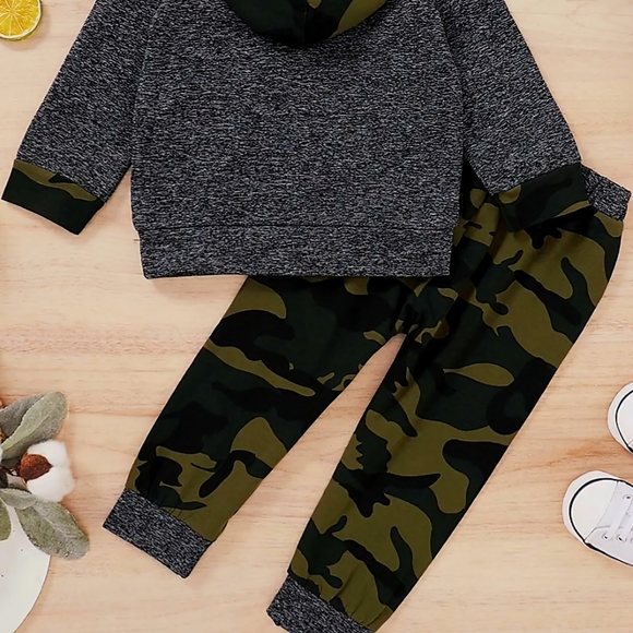 Boy's Toddler Jogging Outfit - Picture 2 of 4